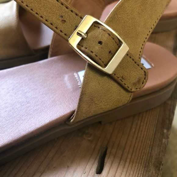 Steve Madden Tan Sandals Size 9 - Picture 9 of 9